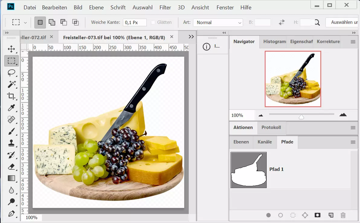 Produktfoto vor transparentem Hintergrund Fotoaufnahme Käsebrett dekoriert