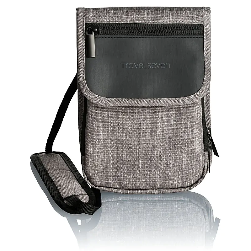 Produktfotografie für Onlinehandel Reisetasche klein Dokumententasche Produktfotografie für Onlinehandel Reisetasche klein Dokumententasche