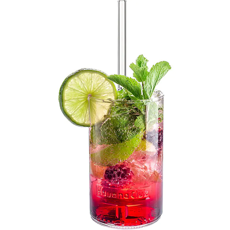 Produktfotografie für Onlinehandel Cocktailglas befüllt mit Glastrinkhalm Produktfotografie für Onlinehandel Cocktailglas befüllt mit Glastrinkhalm