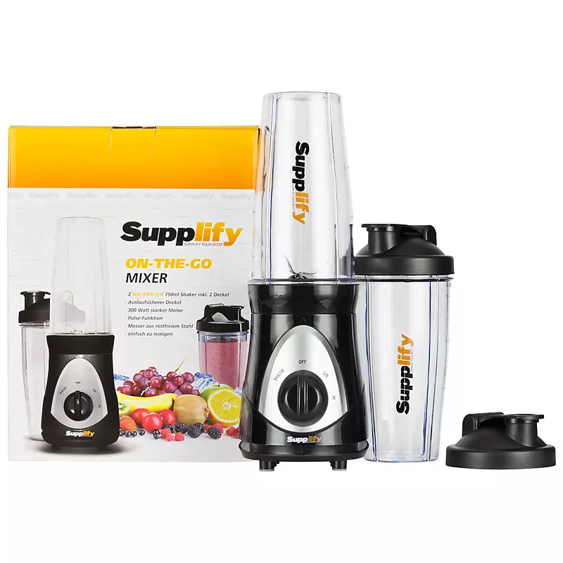 Produktfoto von einem Küchenmixer mit Verpackung und Zubehör Produktfoto von einem Küchenmixer mit Verpackung und Zubehör
