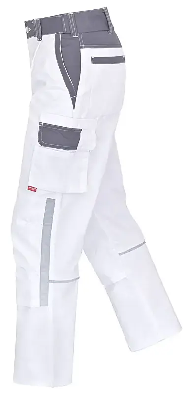 Produktfoto Arbeitshose weiß Seitenansicht mit angewinkeltem Bein aus dem Fotostudio der PRO-ducto GmbH Professionelle Produktfotografie als Freisteller: Weiße Arbeitshose mit grauen Akzenten und Taschen für mehr Sichtbarkeit und Umsatz durch Hollowman. Produktfotografie
