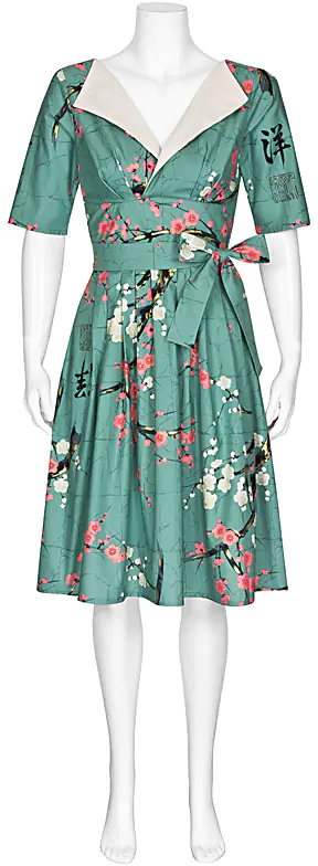 Produktfoto Damenkleid an Puppe Produktfoto Damenkleid an Puppenkörper fotografiert